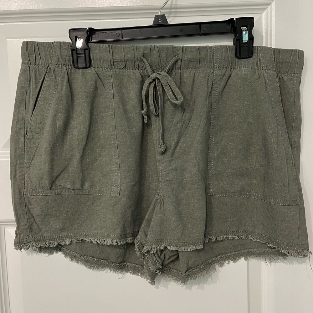 Seven7 Green Cargo Shorts with Drawstring Waist and Relaxed Fit